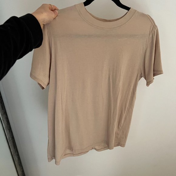 Lululemon Nude All yours T-shirt - size 4 - barely worn! - Picture 2 of 3